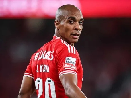 joão mário offre la qualification à bologne pour la ligue europa grâce à une performance remarquable.