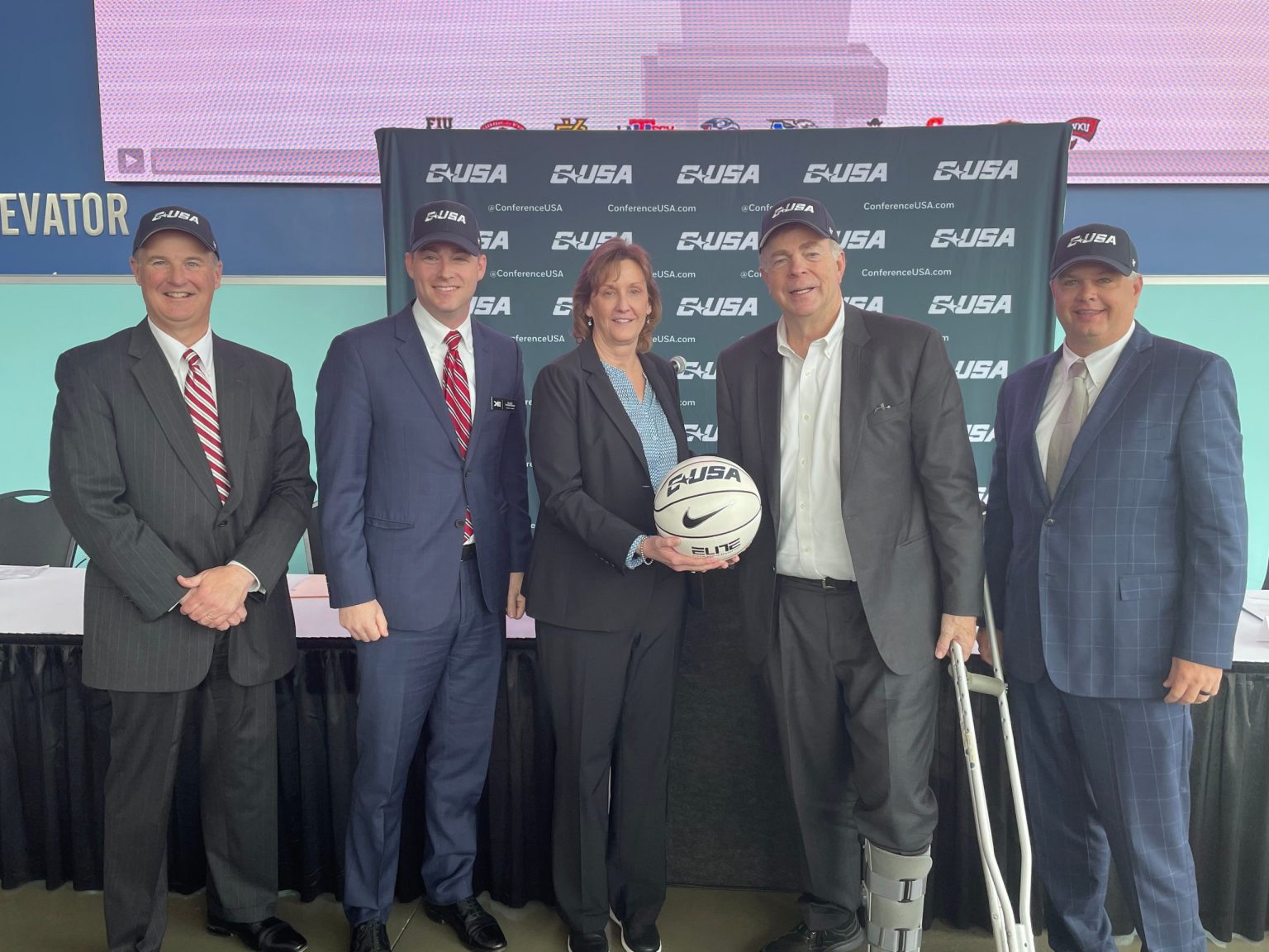découvrez le partenariat entre conference usa et huntsville pour organiser un championnat majeur, alliant compétition et innovation sportive.