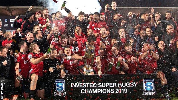 les crusaders doivent impérativement réagir dans le prochain derby du super rugby pour sauver leur saison et convaincre leurs supporters.