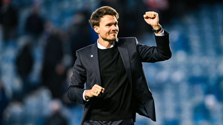 découvrez la critique de danny rohl sur le celtic et la réaction de l'entraîneur des rangers face à ses déclarations.