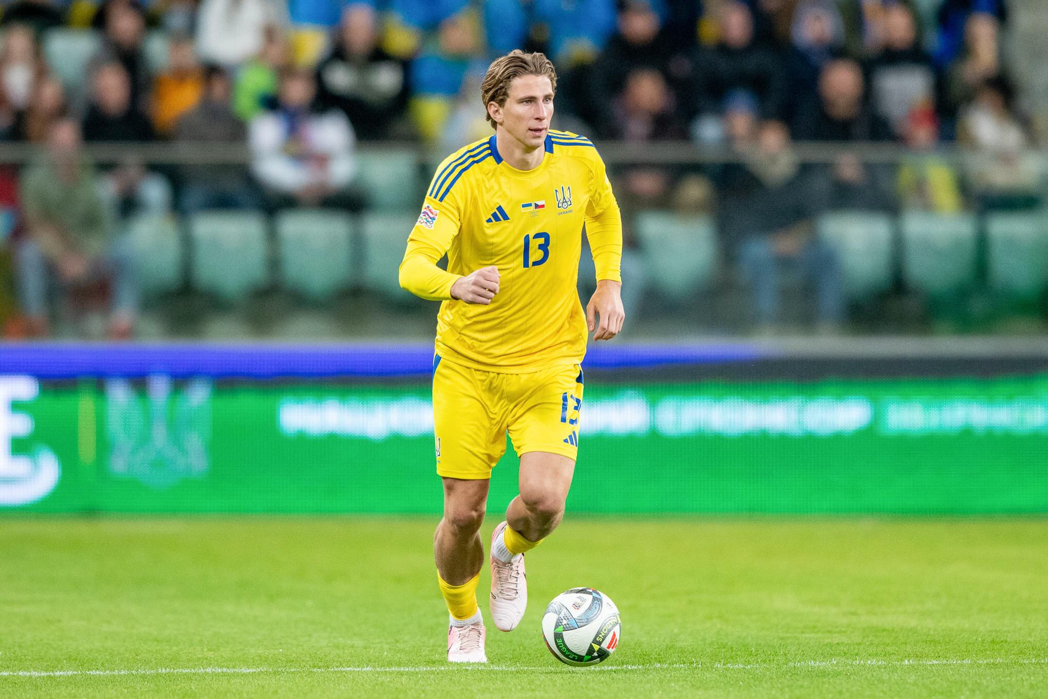 découvrez les pronostics pour les matchs ukraine/suède et pologne/albanie dans le cadre des qualifications pour la coupe du monde 2026. analyse complète, conseils et cotes à jour pour bien parier.