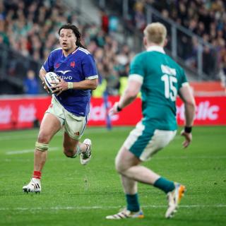 le championnat anglais de rugby professionnel supprime le système de montée et descente, changeant ainsi la dynamique des compétitions pour les équipes.