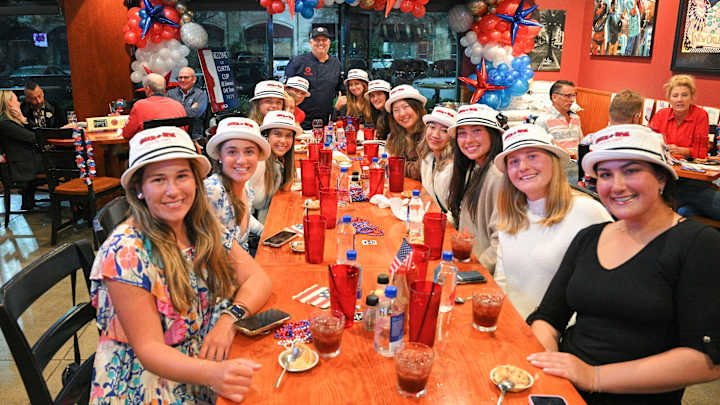 découvrez la sélection américaine pour la curtis cup 2026, le prestigieux tournoi de golf féminin entre les états-unis et la grande-bretagne.