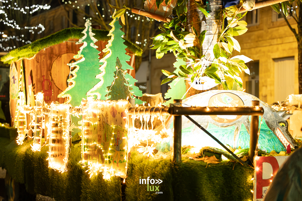 découvrez le sol led révolutionnaire qui transforme l'expérience visuelle du tournoi big 12, alliant innovation et performance pour des événements spectaculaires.