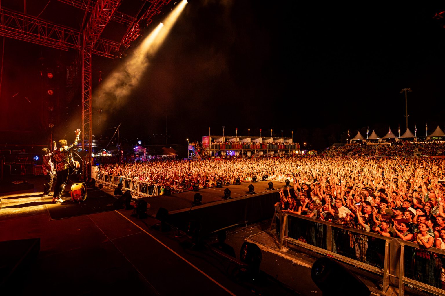 découvrez la solution innovante sol led, une révolution technologique pour le tournoi big 12, alliant performance et durabilité pour un éclairage optimal.