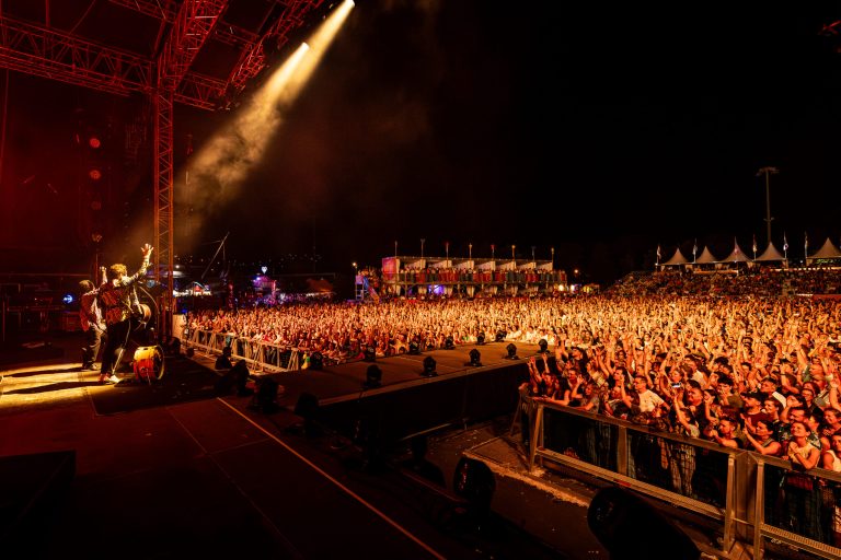 découvrez la solution innovante sol led, une révolution technologique pour le tournoi big 12, alliant performance et durabilité pour un éclairage optimal.