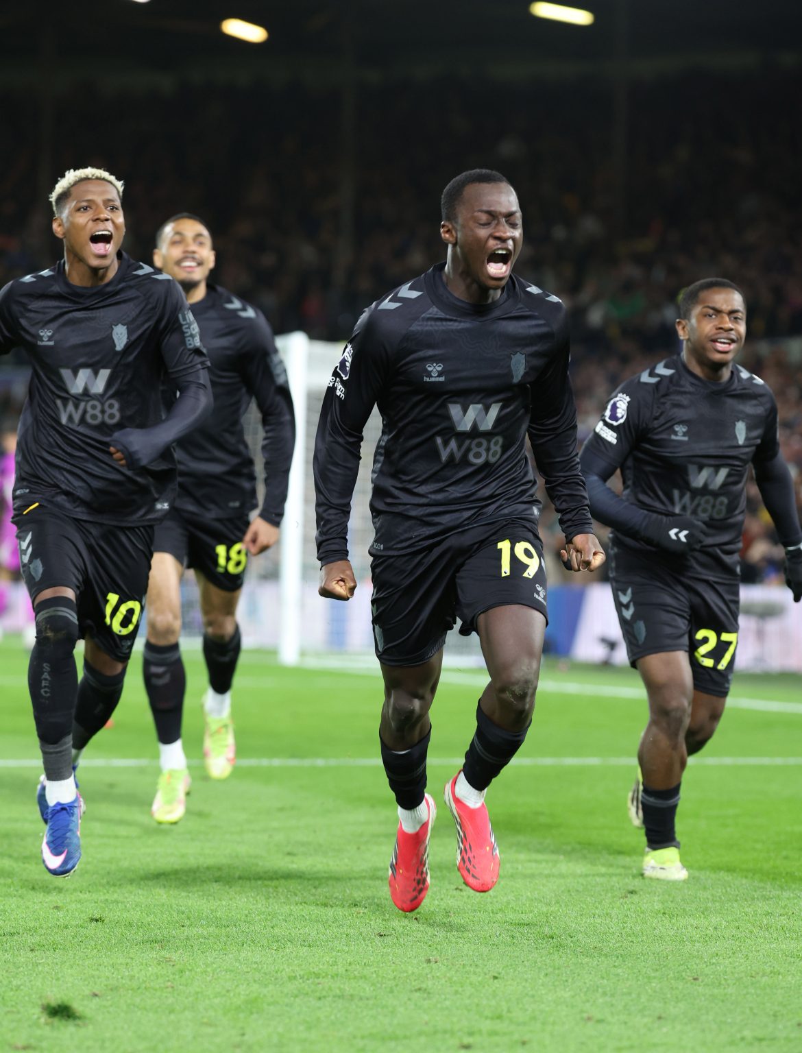 revivez la victoire de sunderland contre leeds à elland road dans un match intense et plein de suspense.